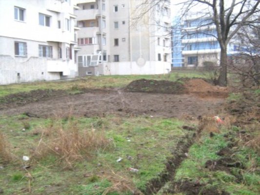 Locatarii de pe Mircea şi-au găsit dreptatea în instanţă: nu se mai construieşte pe marginea falezei